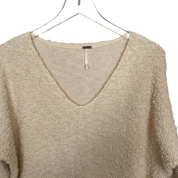 Free People Ivory/Cream Bouclé V Neck Crop Top High Low Hem Boxy Fit Size S - Picture 9 of 14